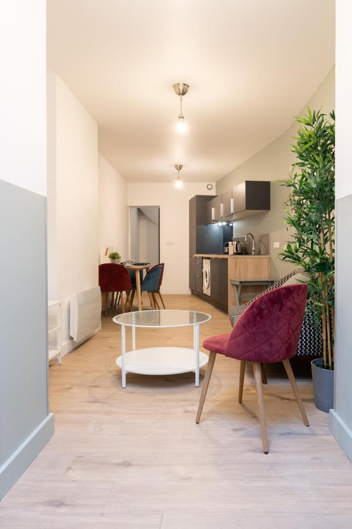 Lille Centre: 2Bed 2Bath Apartment! Exterior photo