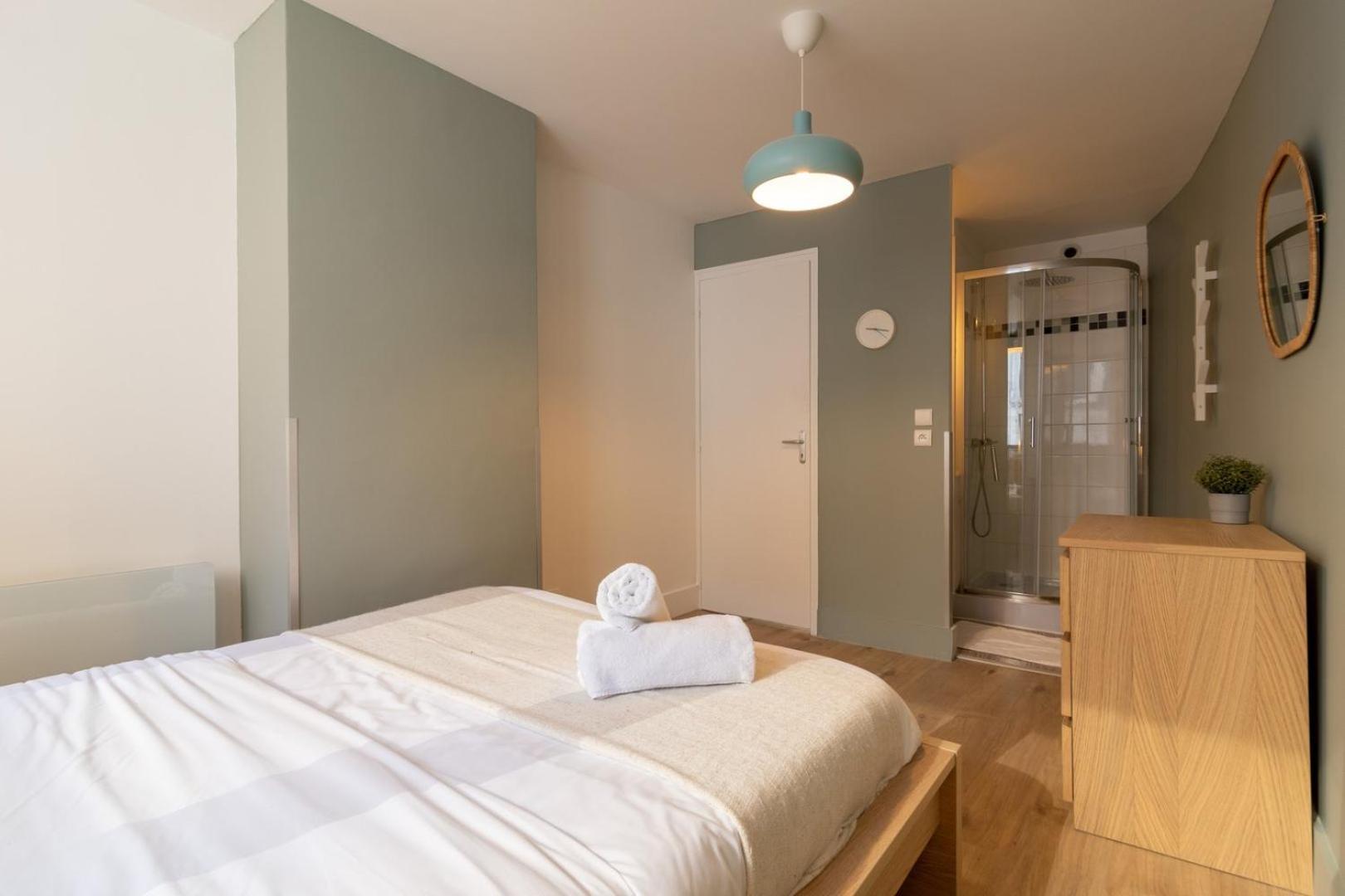 Lille Centre: 2Bed 2Bath Apartment! Exterior photo
