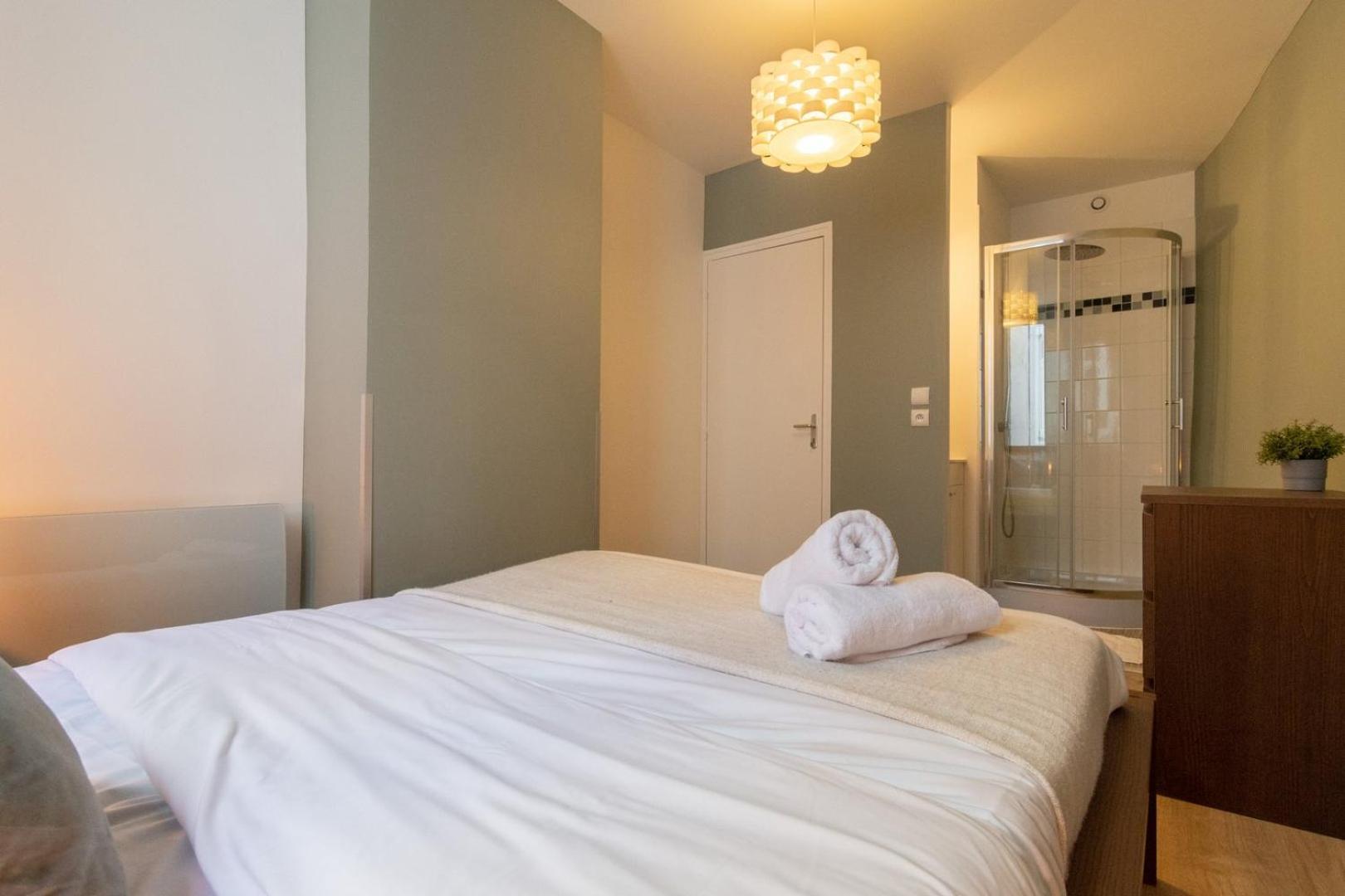 Lille Centre: 2Bed 2Bath Apartment! Exterior photo